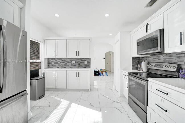 Building Photo - 4118 Sapphire Terrace