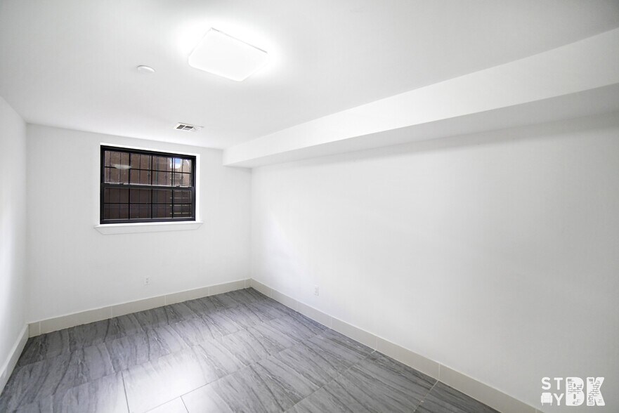 Building Photo - 35A Lexington Ave