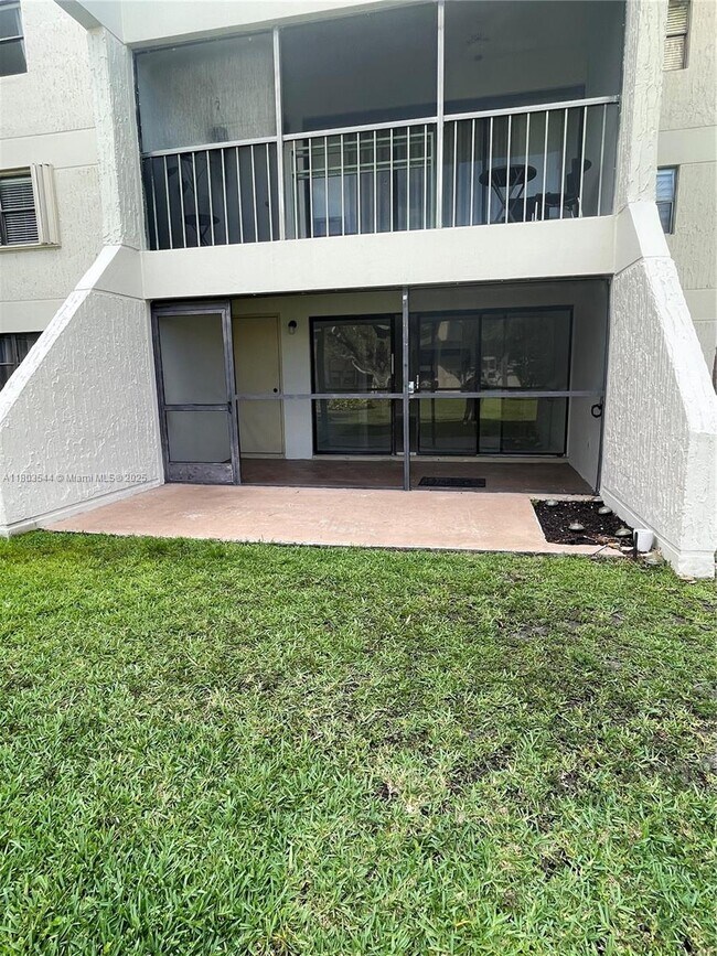 Building Photo - 210 Lakeview Dr