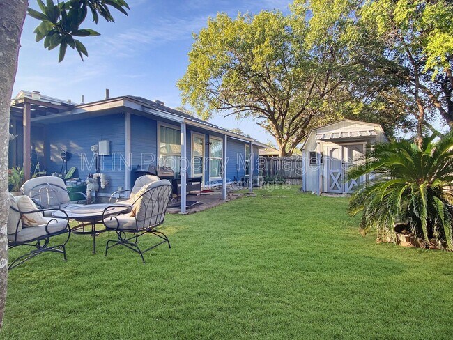 Building Photo - 9609 Woodland Hills