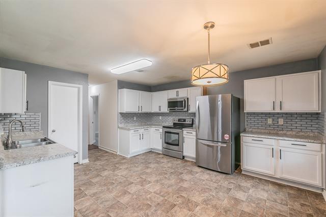 Building Photo - 8405 Shining Waters Ln