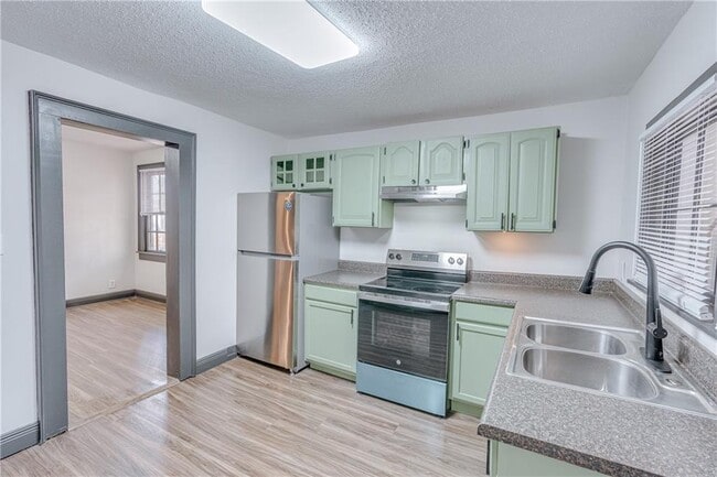 Building Photo - 561 Tuttle Ave