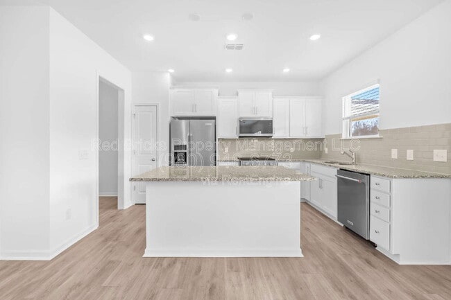 Building Photo - 2137 Riverbend Ave