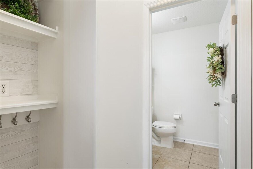 Building Photo - 111 Paradas Pl