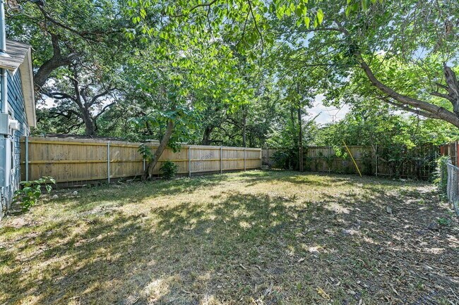 Building Photo - 417 High School Ln