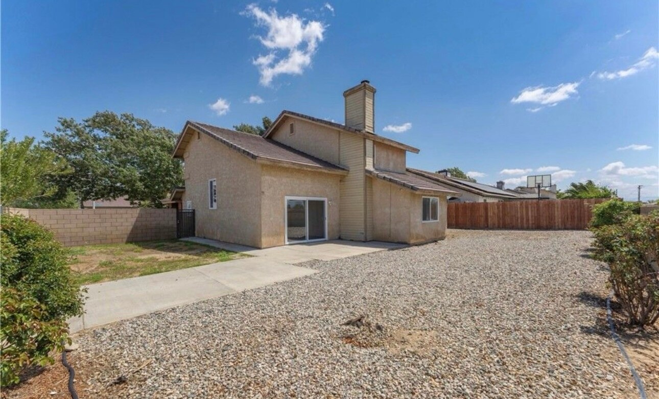 Building Photo - 44857 Landau Ave
