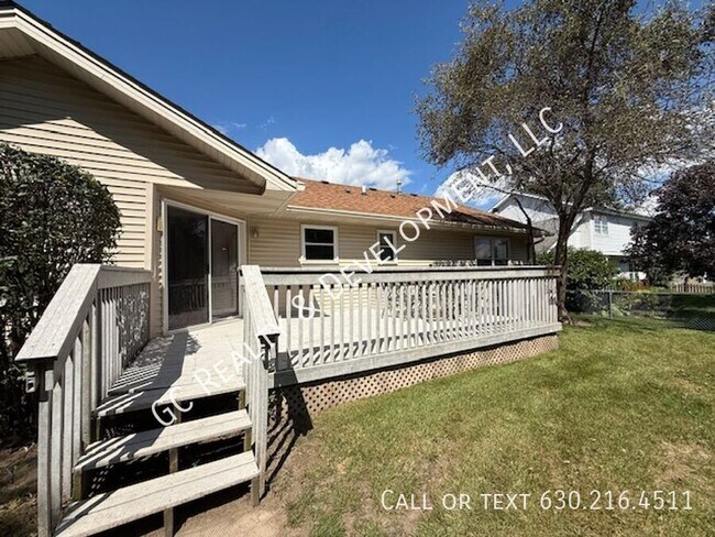 Building Photo - 735 Grandview Dr