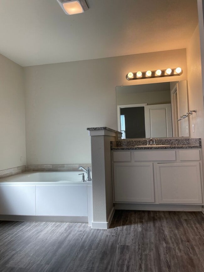 Building Photo - 4 bed 2 bath - Frenship ISD