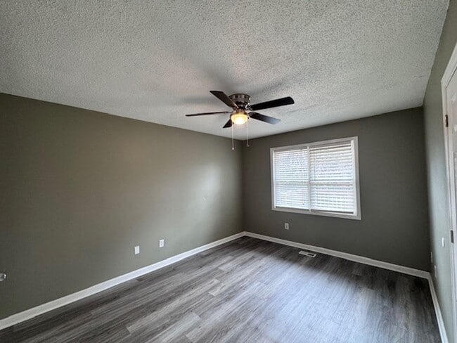 Building Photo - Charming 2-Bedroom Townhome in Prime Kennesaw Location!