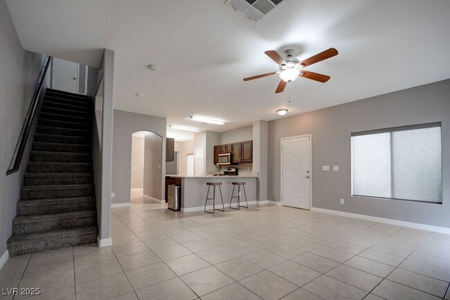 Building Photo - 2586 Land Rush Dr