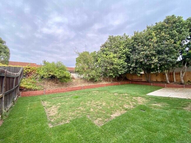 Building Photo - 293 Chapalita Dr