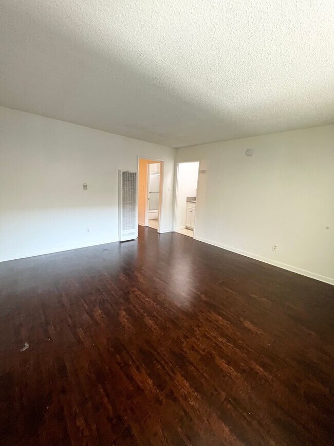 Interior Photo - ARLINGTON 2