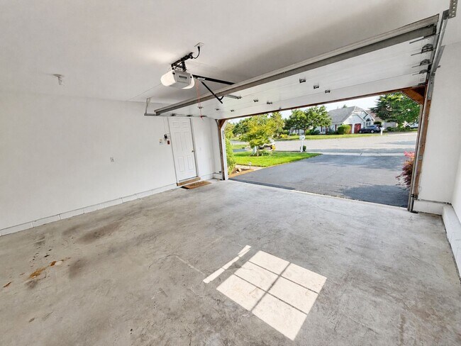 Building Photo - 3579 Vicari Ave