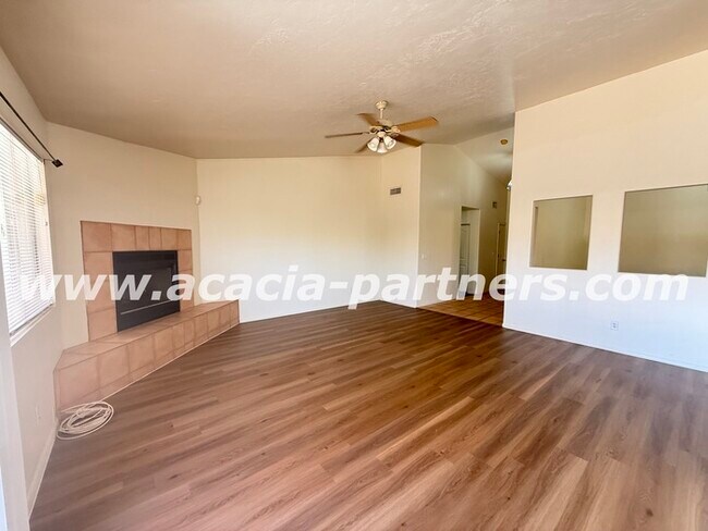 Building Photo - Four Bedroom in Rita Ranch