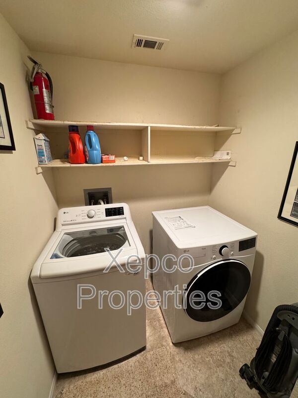 Building Photo - 38297 Crocus Ln