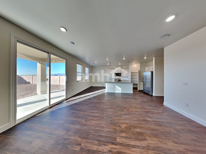 Building Photo - 9055 Henley Ave