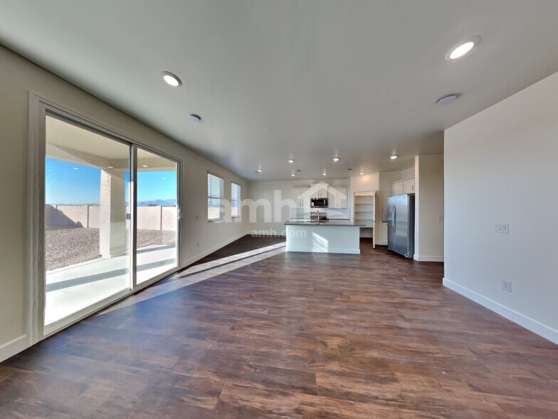 Building Photo - 9628 Harkes Dr