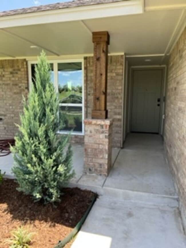 Building Photo - 12024 SW 10th St