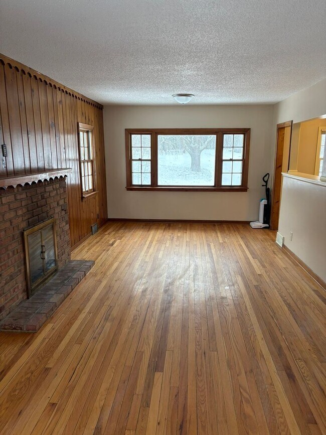 Building Photo - Minnetonka Home for Rent