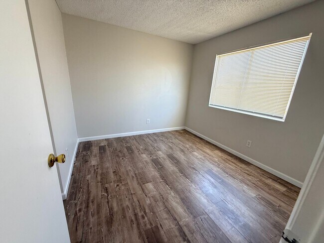 Building Photo - GORGEOUS 3BED/2.5BATH SINGLE FAMILY HOME