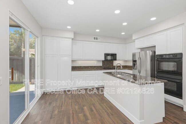 Building Photo - 29754 Maxmillian Ave