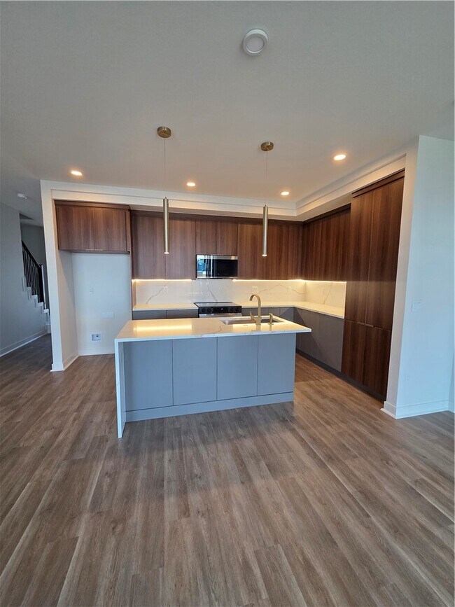 Building Photo - 1118 Emilia Ave