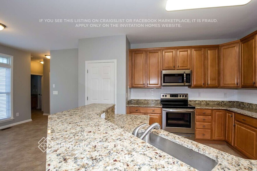 Building Photo - 17136 Knoxwood Dr