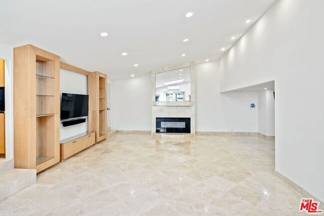 Building Photo - 516 1/2 Hill Street Unit