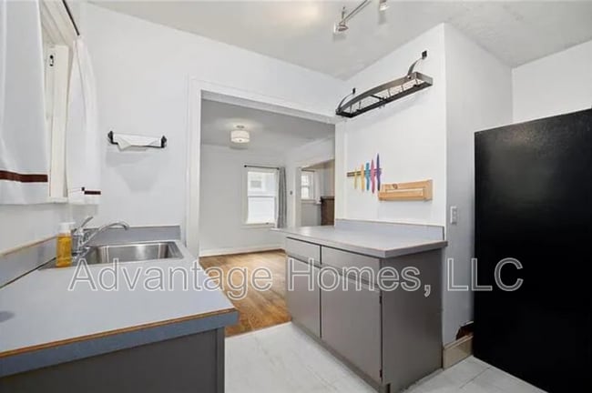 Building Photo - 4110 Bell St
