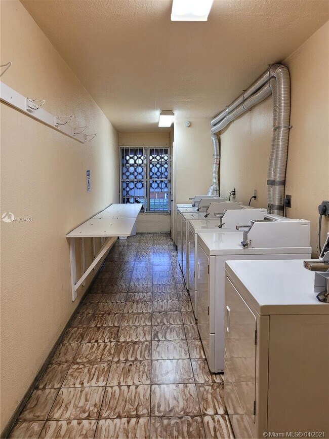Building Photo - 8990 SW 24th St