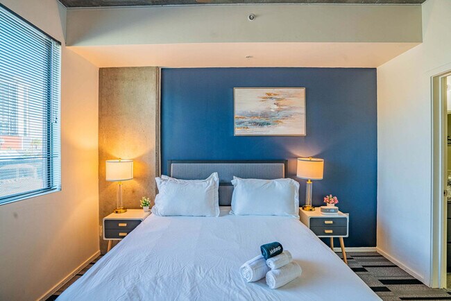 Building Photo - 333 E Roosevelt St