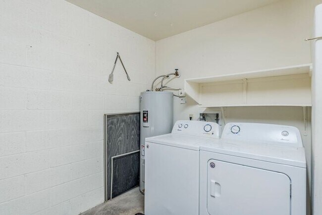 Building Photo - Pending/ Rented - Turnkey Charm in Green Valley – Furnished Townhome with Gated Serenity!