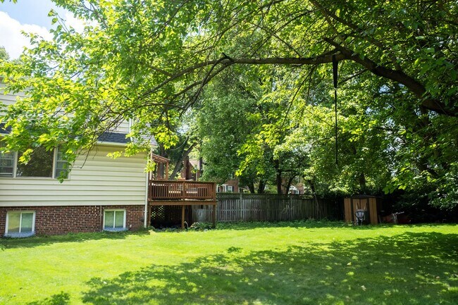 Building Photo - 10000 Kinross Ave