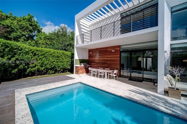 Building Photo - 8660 Arboretum Ln