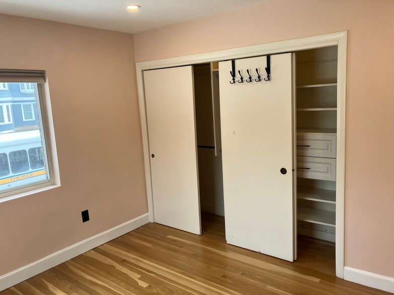 Building Photo - 505 Centre St