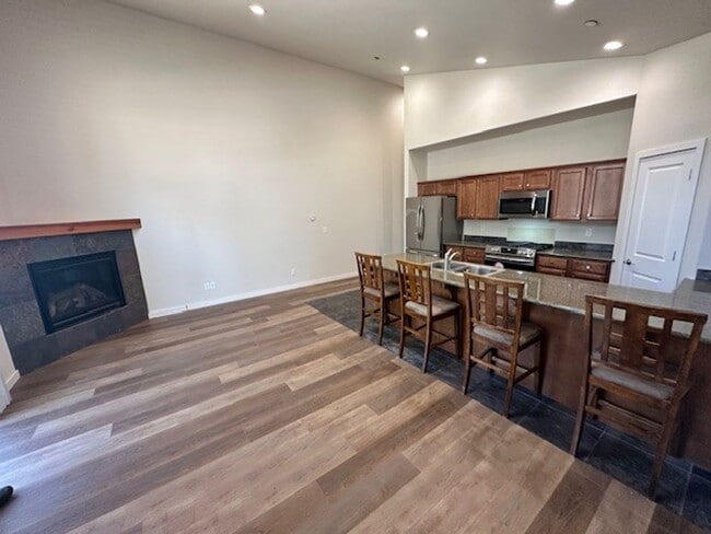 Building Photo - Lovely, recently remodeled 3Bd townhouse duplex! Available for viewing now! Call me to inquire to...