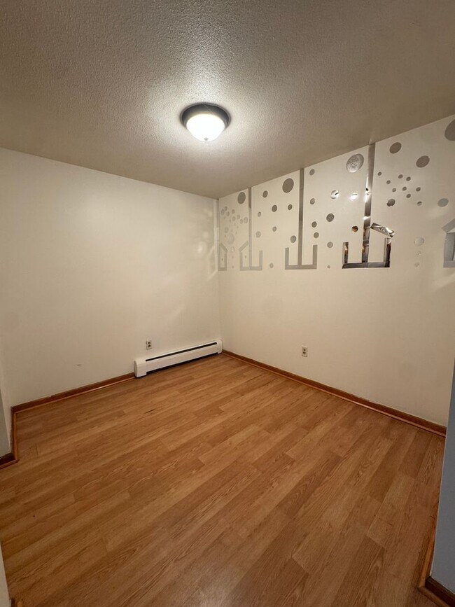 Building Photo - 490 Burritt St