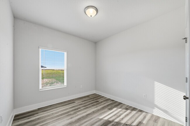 Building Photo - 1085 Hayward Lp