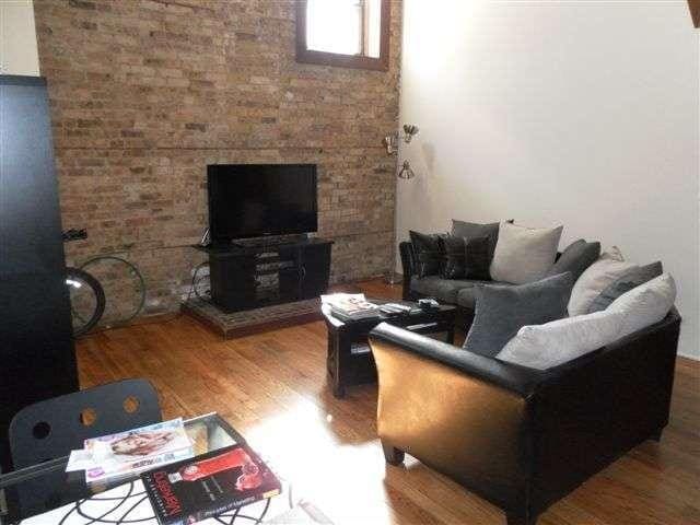 Building Photo - 1050 W Dickens Ave