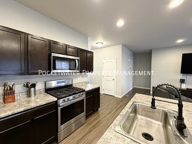 Building Photo - 1115 Sherman Dr