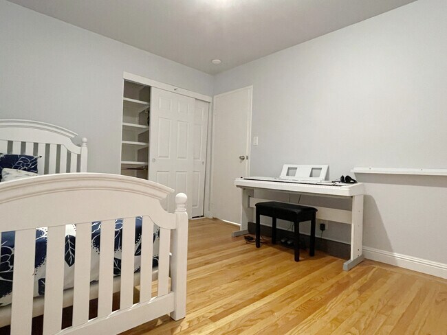 Building Photo - 666 Giannini Dr