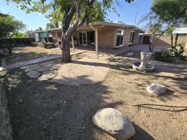 Building Photo - Beautiful Eastside Home