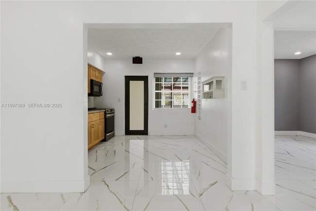 Building Photo - 11221 NE 9th Ave