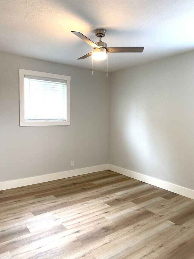 Building Photo - 3014 Parkwood Rd