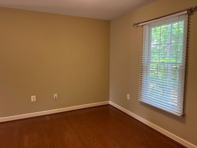 Building Photo - STAFFORD HOME - LARGE 5 BEDROOMS!