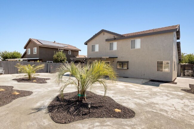 Building Photo - 43865 Carefree Ct