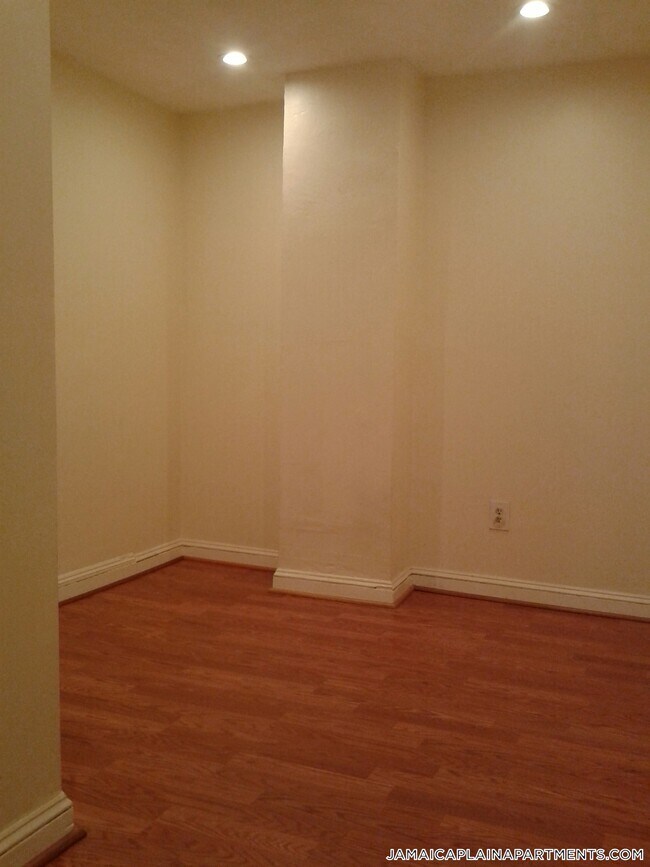Building Photo - 108 Hyde Park Ave