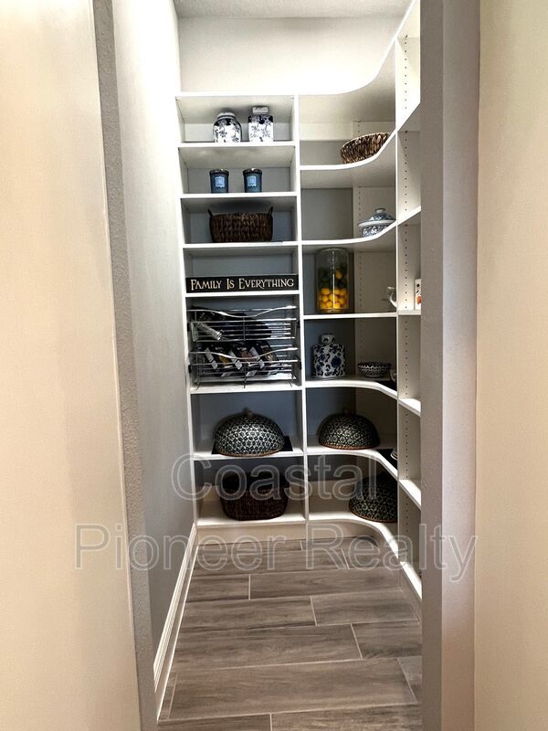 Building Photo - 2112 Secret Cv