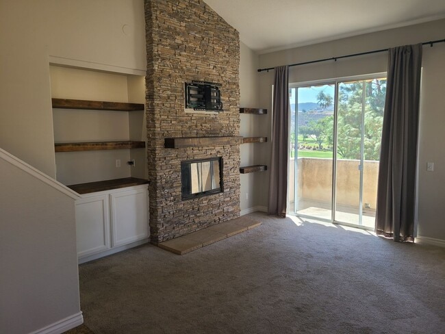 Building Photo - Great golf course views