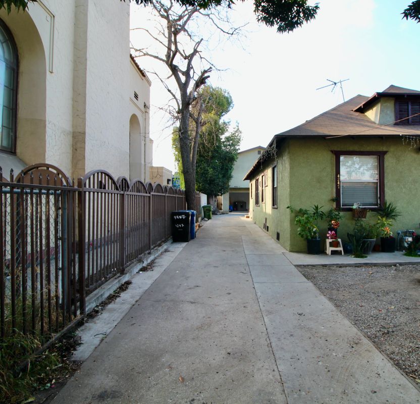 Building Photo - 4245-4244 S Olive St
